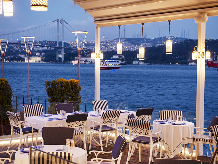YAZ AYLARININ EN KEY�FL� VE LEZ�Z ADRES� : BOSPHORUS GRILL